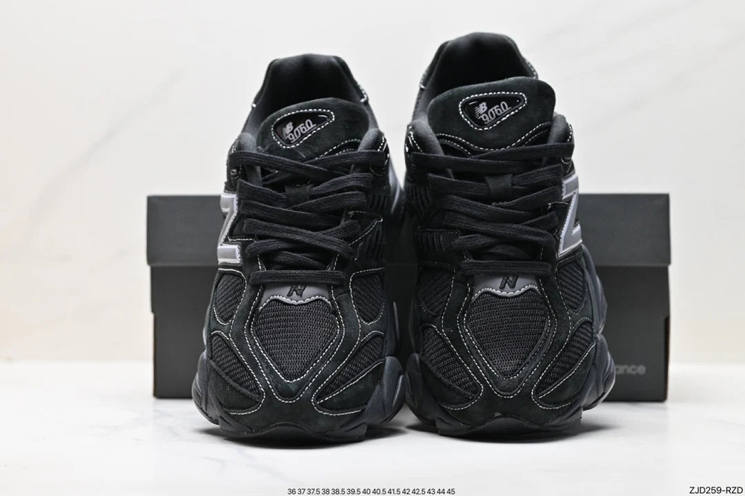 New balance Black Travis