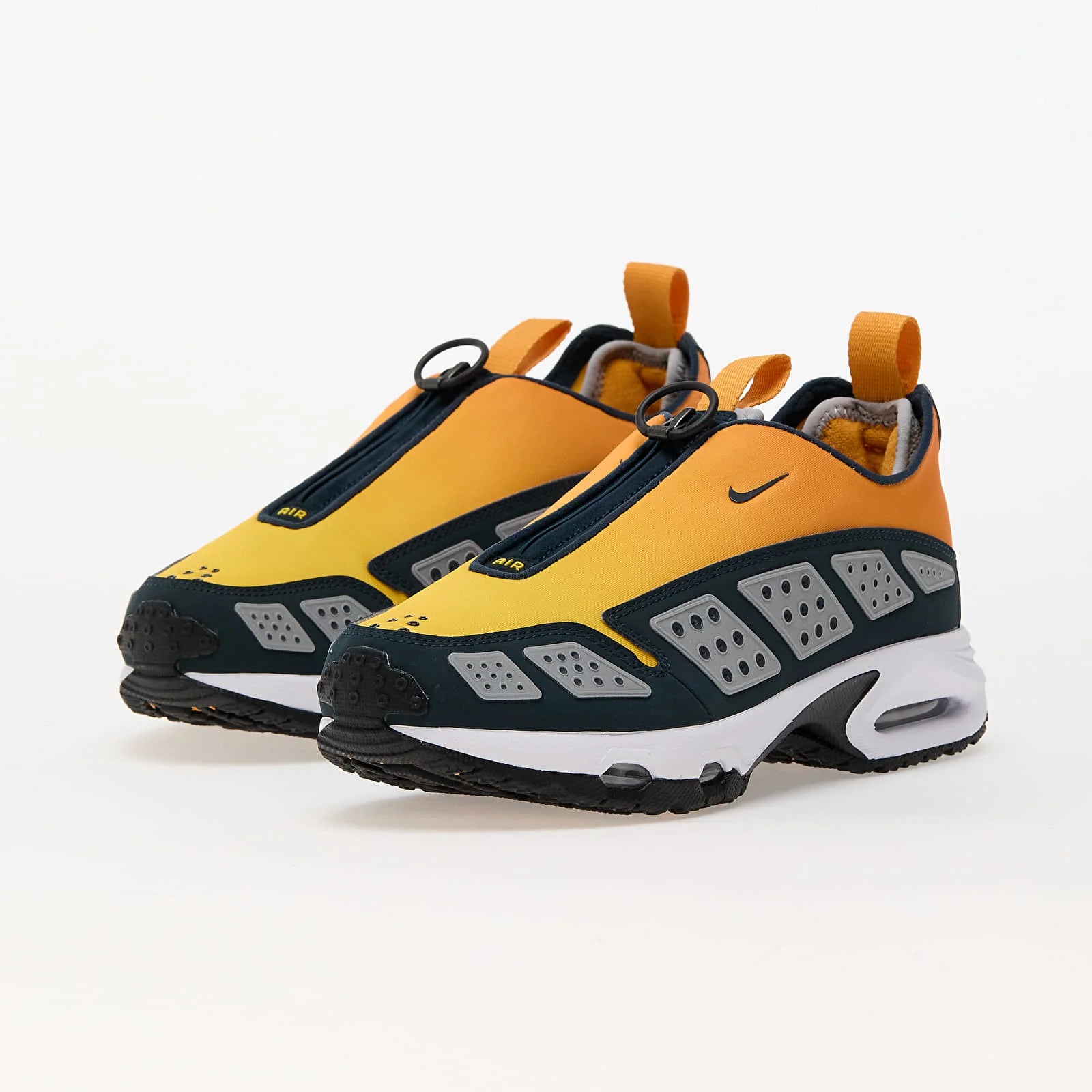 NIKE W Air Max SNDR "Canyon Gold"