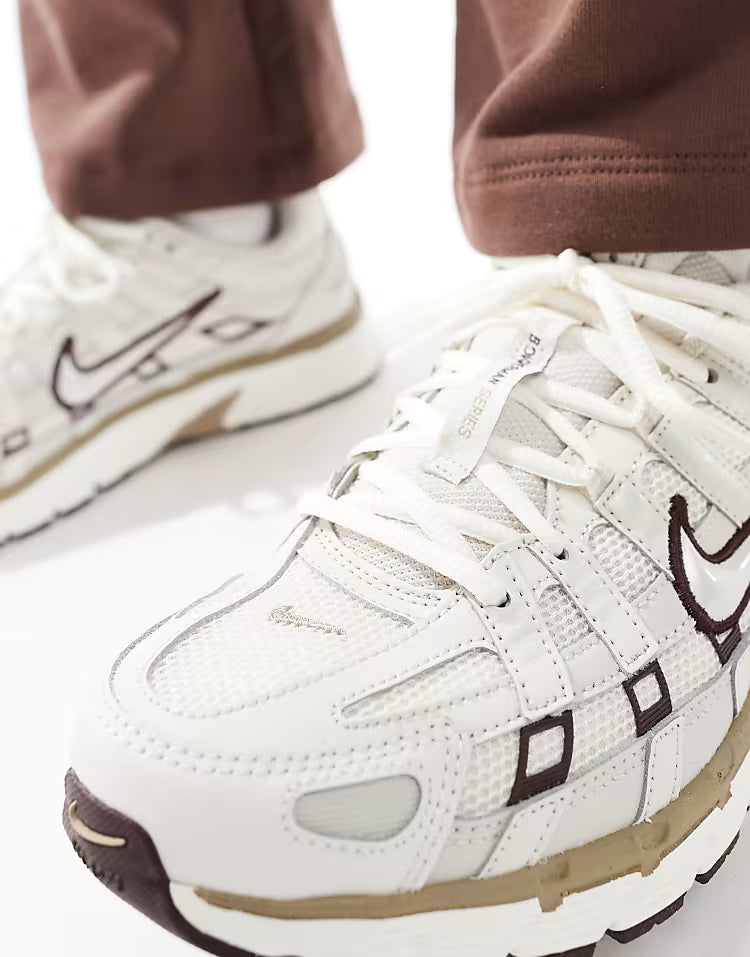 Nike Wmns P-6000 CNPT « Argent métallique rouge »