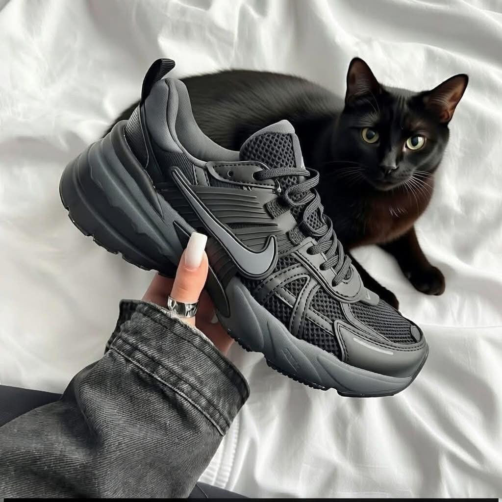 Nike Zoom Vomero 5 All Black