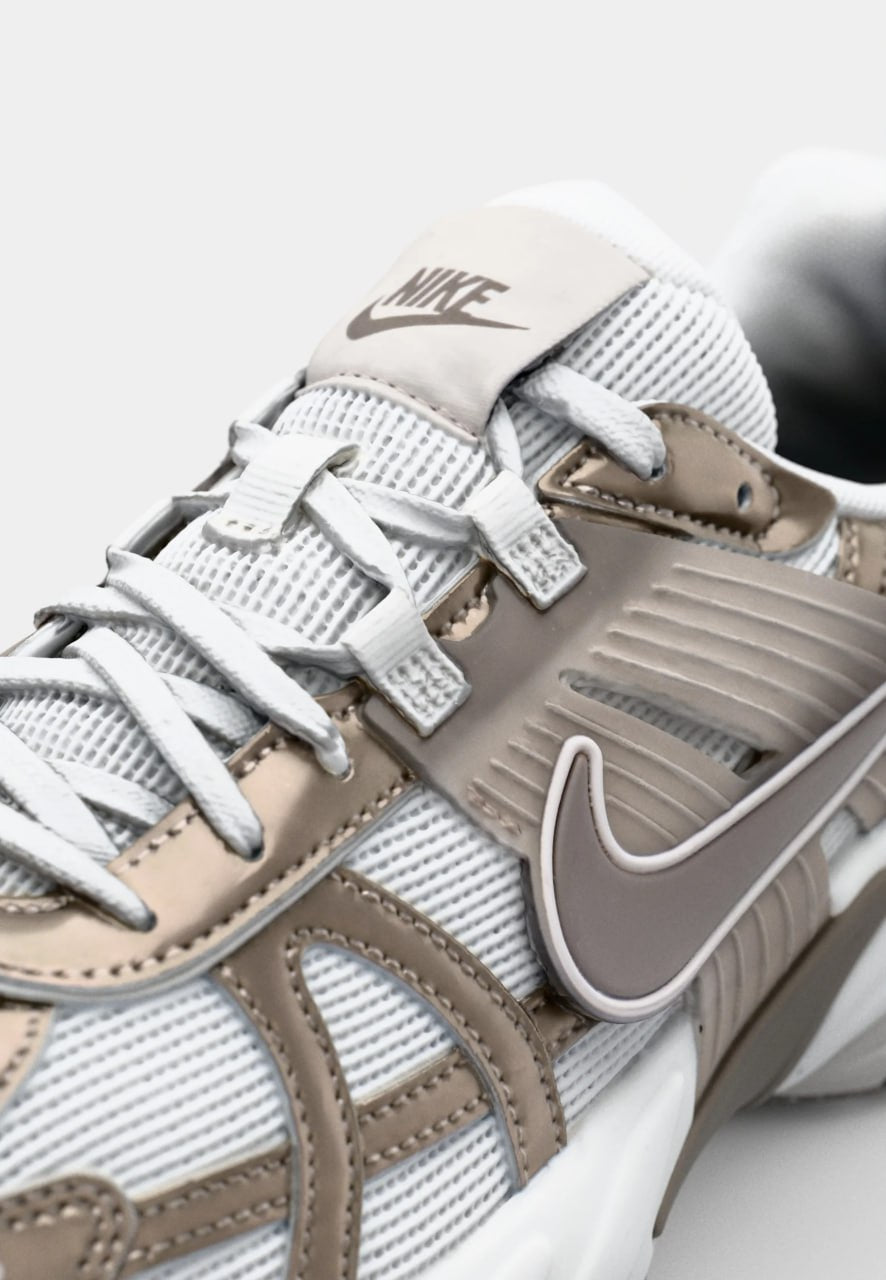 Nike V2K RUN - Baskets basses - sail/ironstone/summit white/light khaki