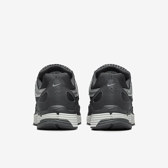 Nike Wmns P-6000 CNPT « Argent métallique rouge »