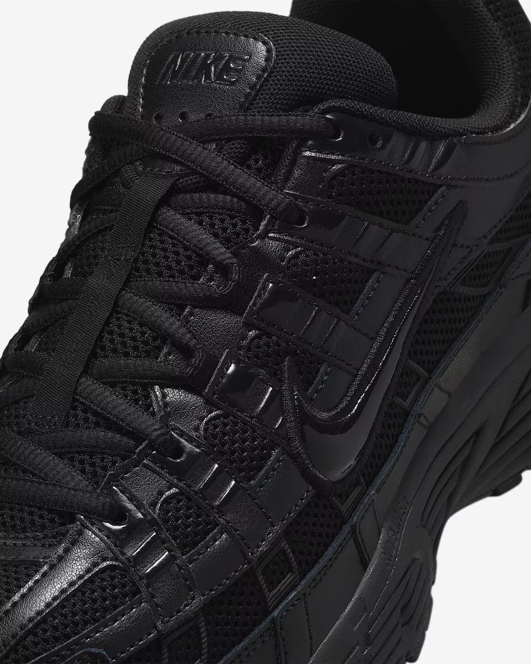 Nike Wmns P-6000 CNPT « Argent métallique rouge »