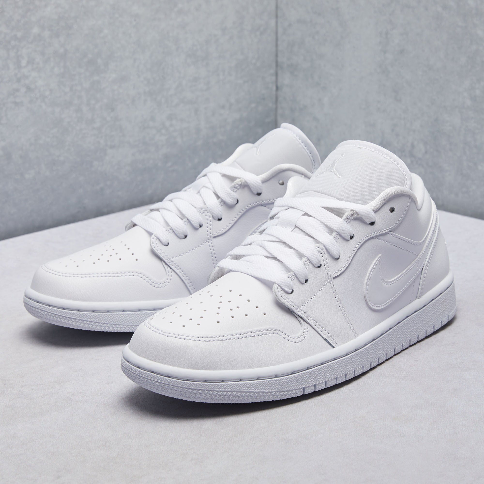 Nike Air Jordan 1 Low Shoe - Spadri Tunisie