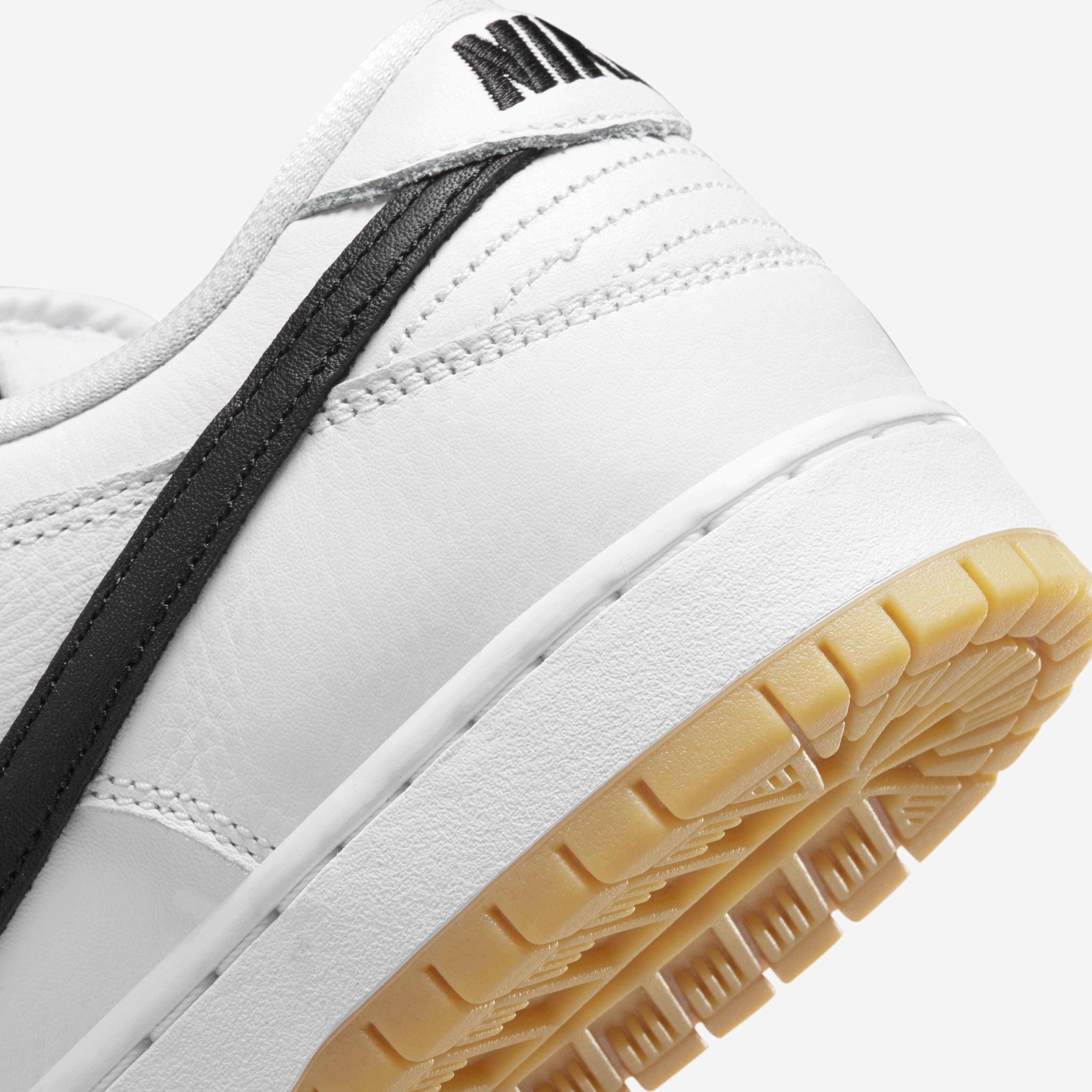 Nike SB Dunk Low Pro 'White Gum'