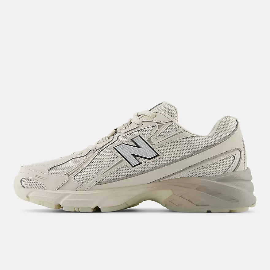 New Balance 740 Moonbeam avec Arid Stone et Black