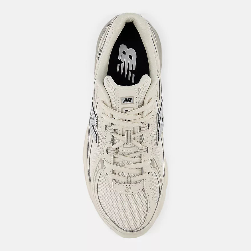 New Balance 740 Moonbeam avec Arid Stone et Black